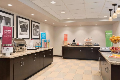 Hampton Inn By Hilton & Suites Kenosha image 1