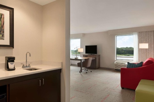 Hampton Inn By Hilton & Suites Kenosha image 10