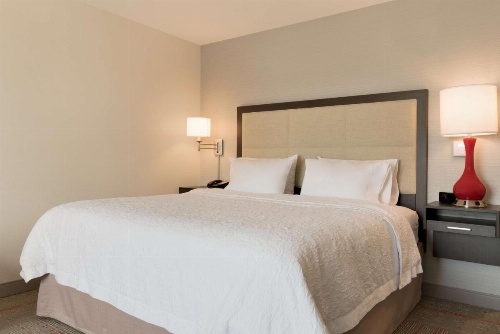 Hampton Inn By Hilton & Suites Kenosha image 7